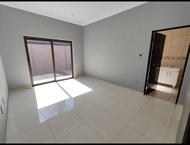 4 BEDROOM CLUSTER FOR SALE IN THREE RIVERS EAST